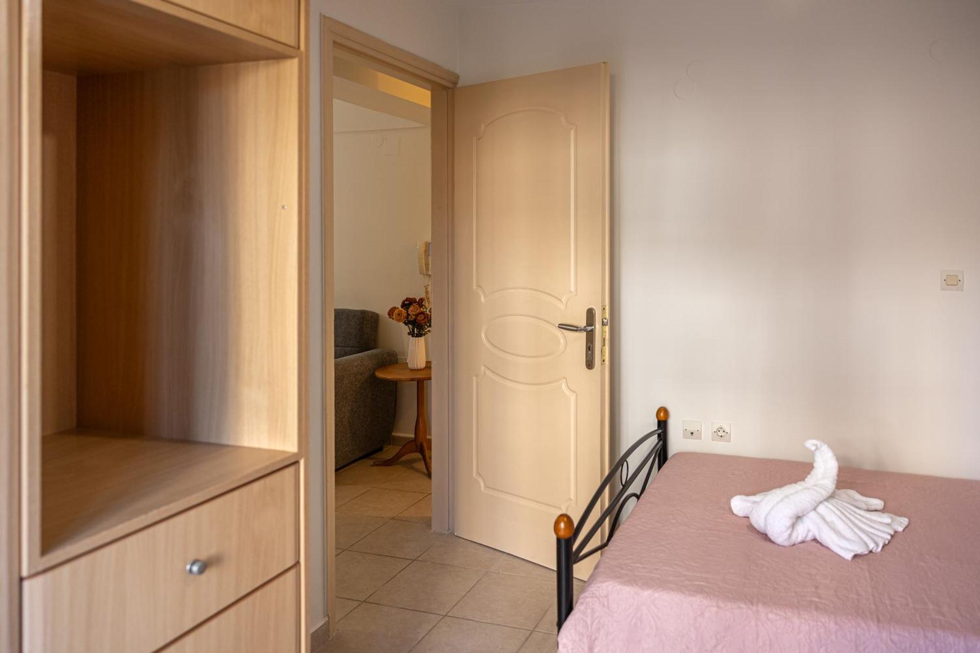 Pavlos Apartments Аргостоліон Екстер'єр фото
